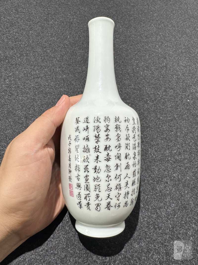 民国 粉彩明皇试马图长颈瓶 - 图5